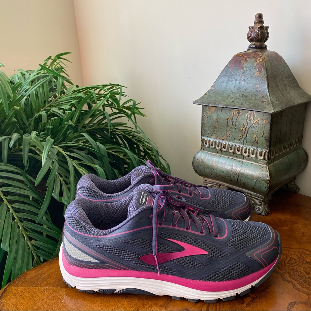 Brooks Women's Gray and Pink Running Sneakers